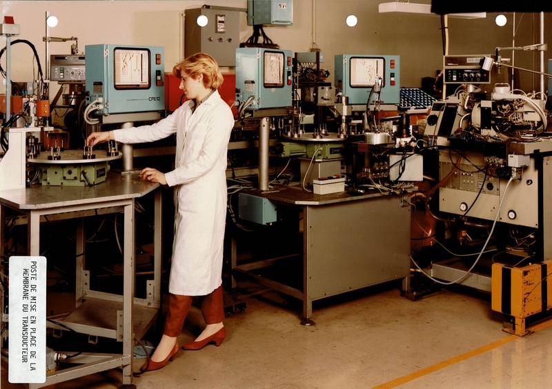 Mise en place des membranes des transducteurs du Minitel Alcatel à ILLKIRCH